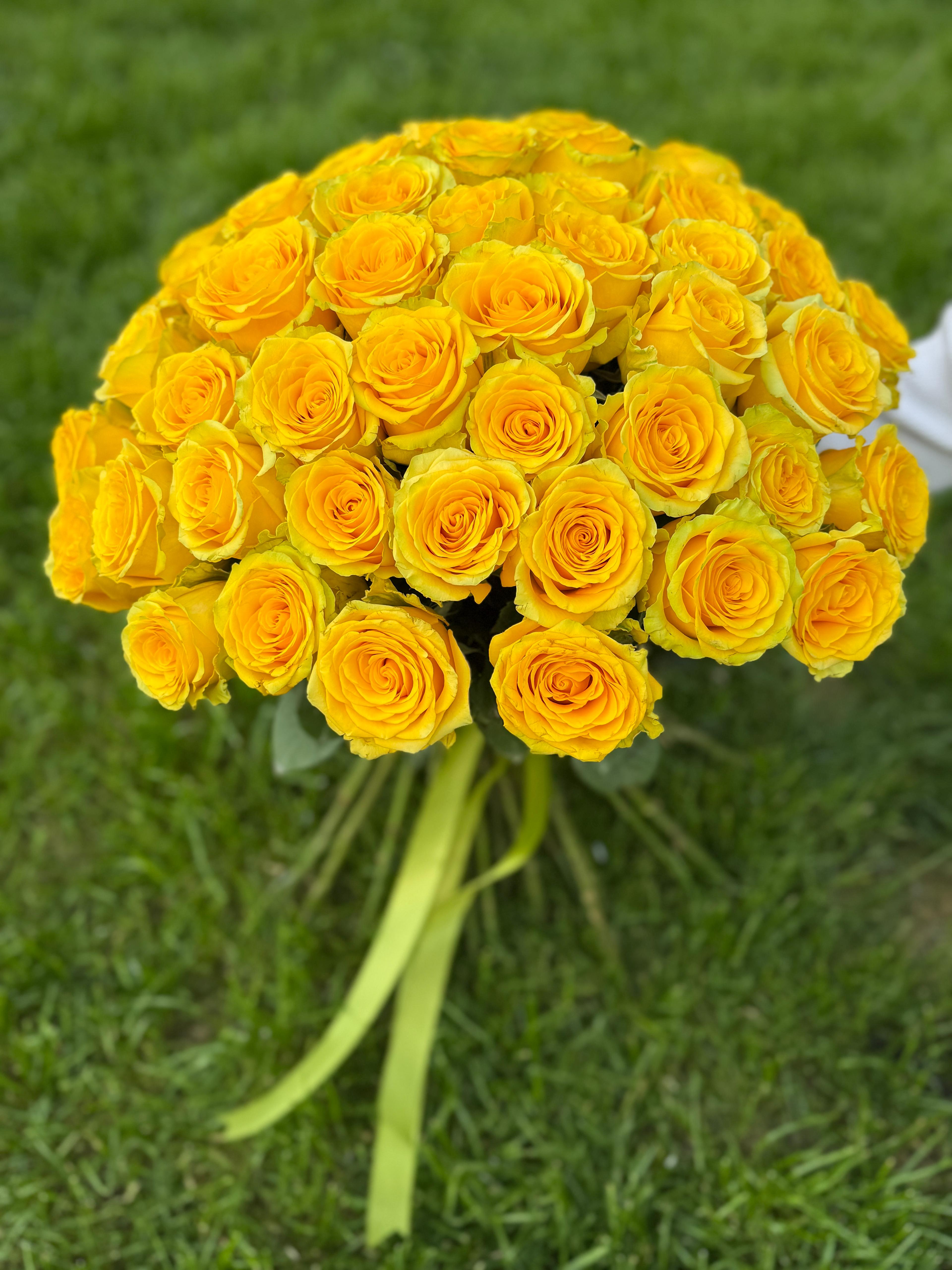 Buchet luxos de trandafiri galbeni - Flori cu Suflet Beclean